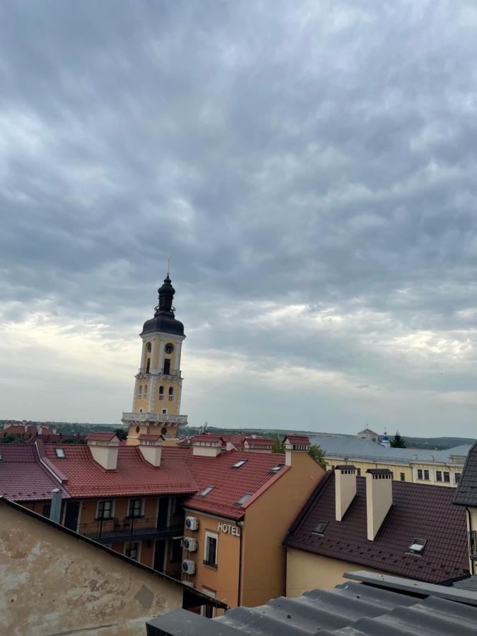 Apartamento «Гори́Ще На Площі Польський Ринок» Kamianets-Podilskyi Exterior foto