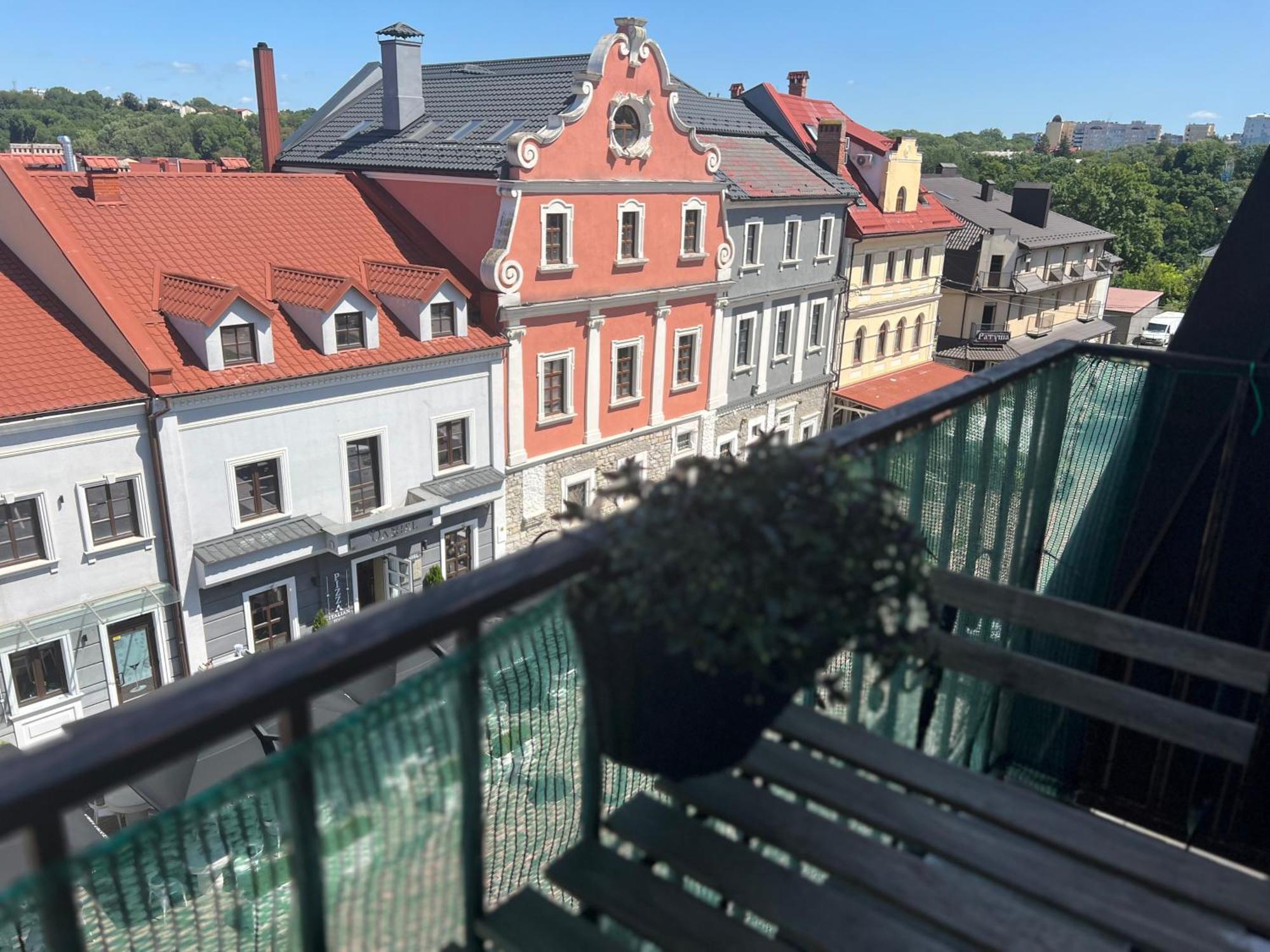 Apartamento «Гори́Ще На Площі Польський Ринок» Kamianets-Podilskyi Exterior foto